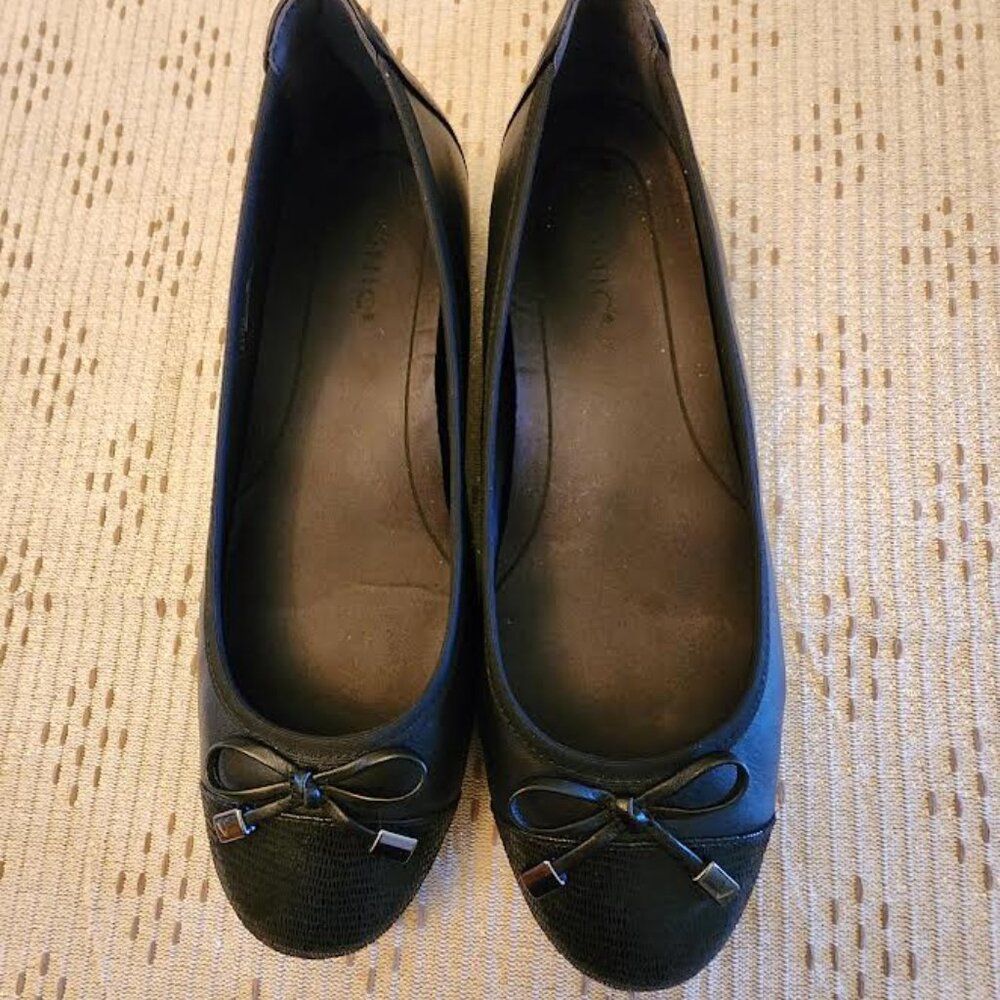 VIONIC SIZE 8M MINNA BLACK W/TEXTURED CAP AND BOW